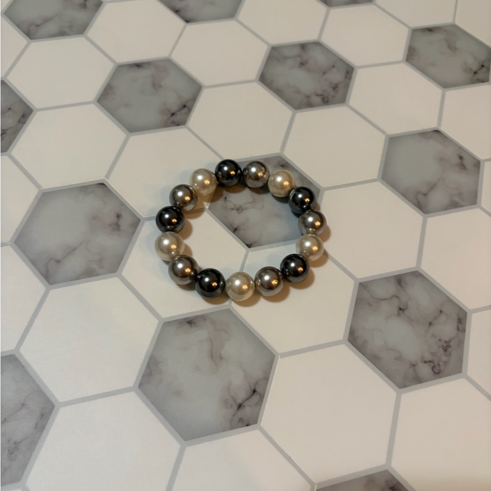 Elegant Pearl Bracelet